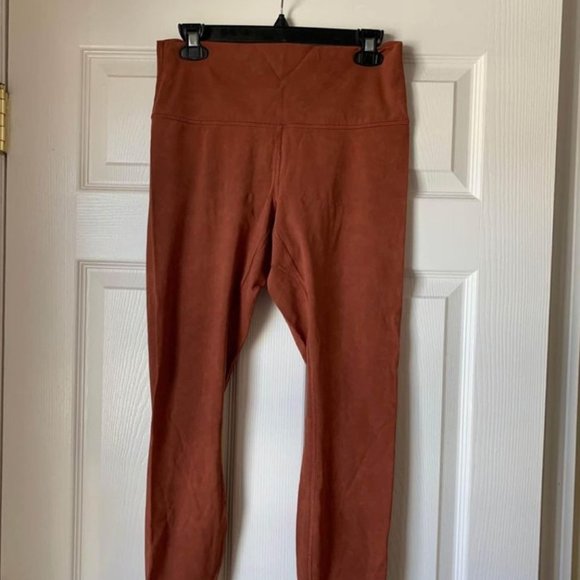 Lululemon Wunder Unders - Picture 1 of 3